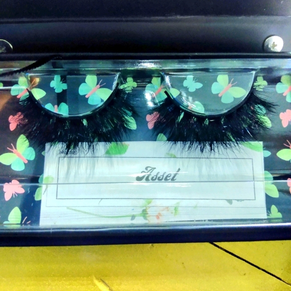 !!NEW RELEASE!! HOT COMMODITY LASHES by HotCommodityBoutique - Picture 3 of 5